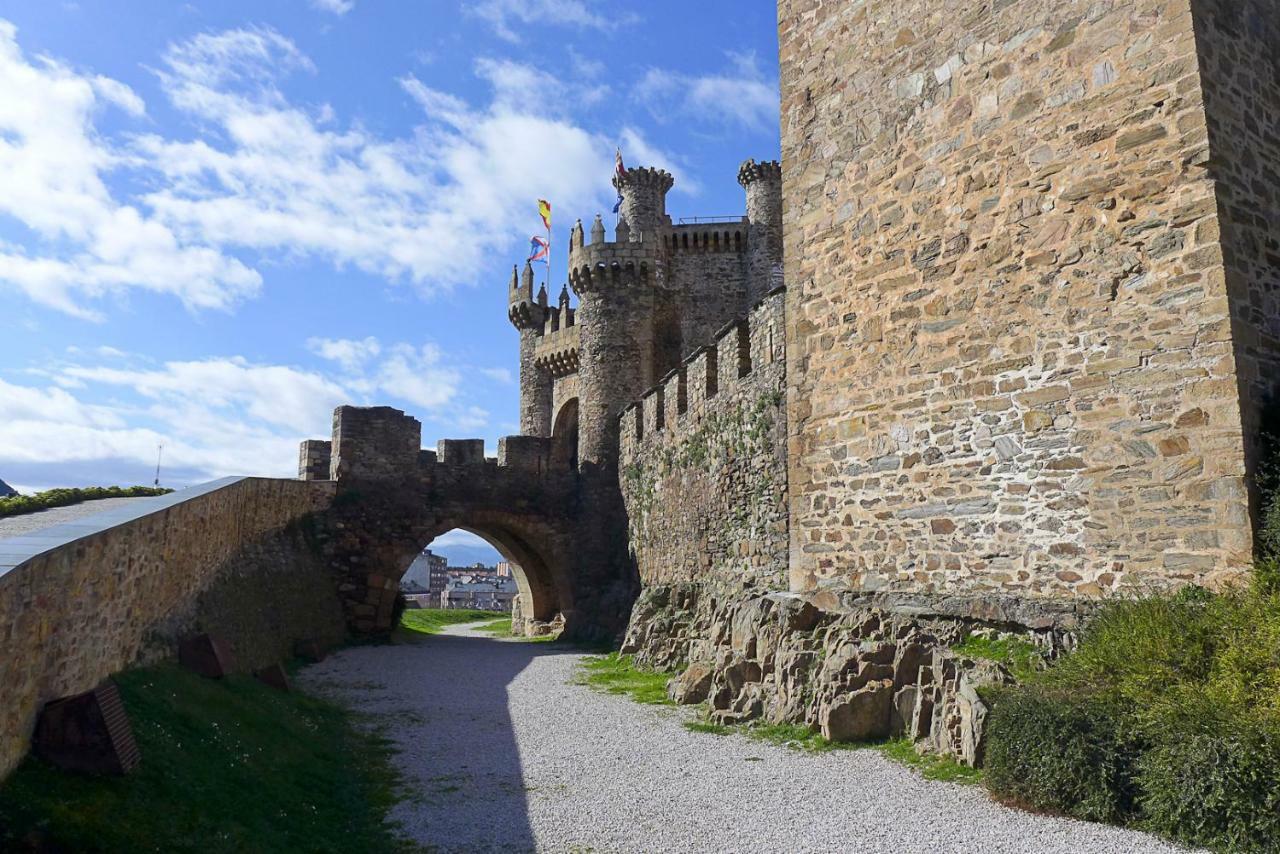 As Hoteles Ponferrada Columbrianos Extérieur photo